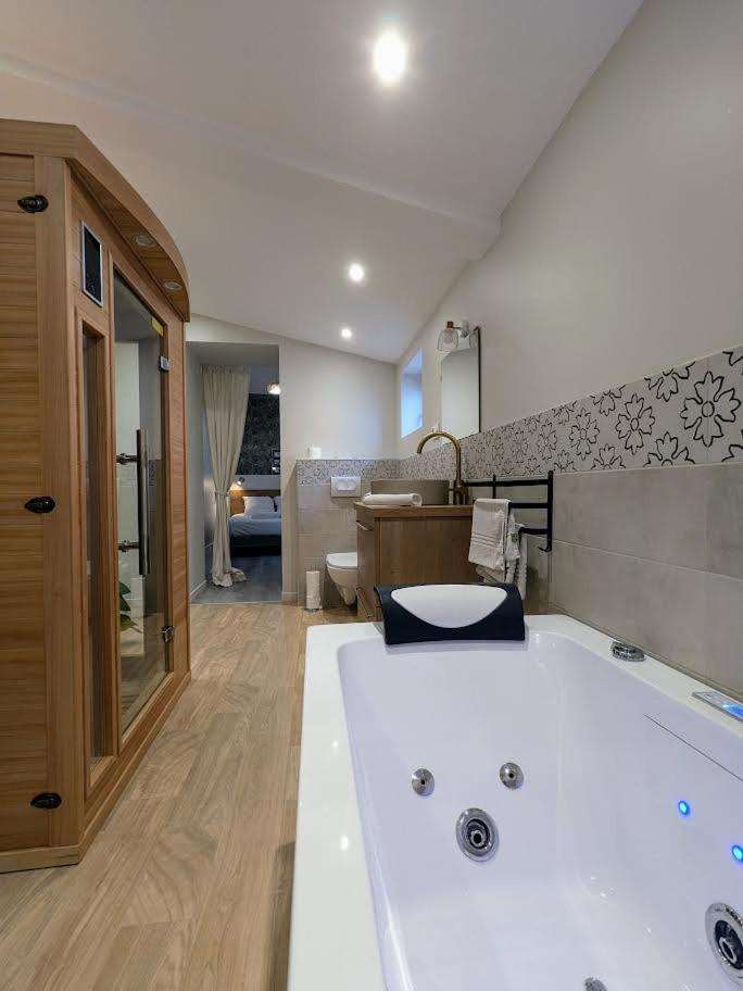 Le Boheme, Sauna & Spa Riorges Esterno foto