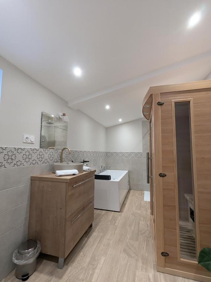 Le Boheme, Sauna & Spa Riorges Esterno foto